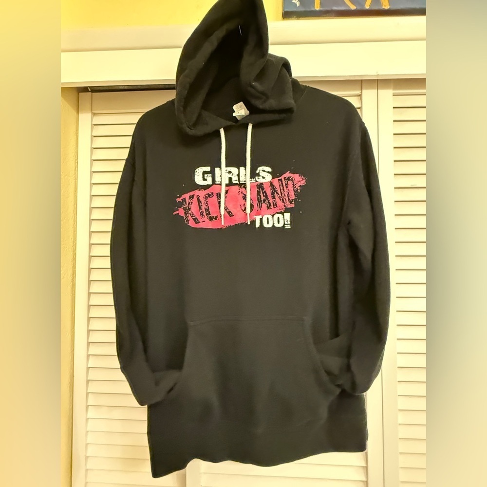 Girls Kick Sand Too Black Graphic Sweatshirt Long Sleeved Hoodie Women’s Sz L
